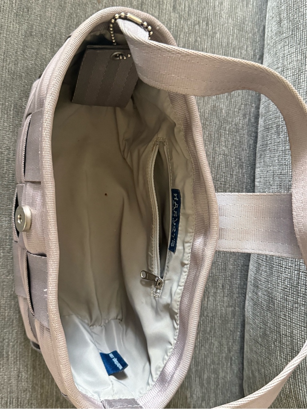 Original Harvey’s seatbelt bag. Grey/silver. Good condition. - Picture 7 of 12
